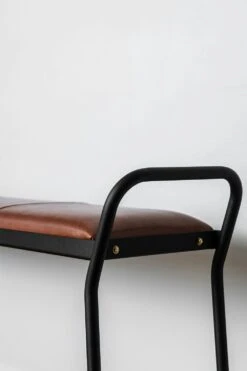 Maze Anytwo Hocker, Schwarz/ Vintage Cognac 7 Maze Anytwo Hocker, Schwarz/ Vintage Cognac -Gubi || Hay || &Tradition Verkäufe maze anytwo hocker 5