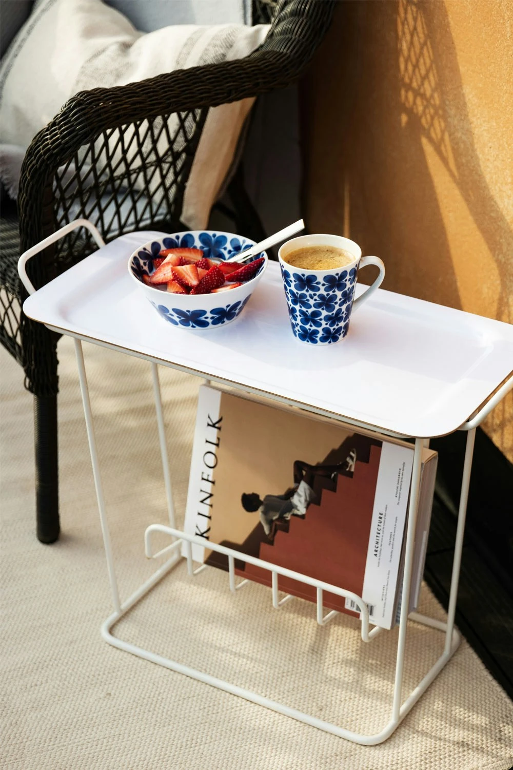 Maze Minnie Mae Tisch Mit Zeitschriftenständer, Weiß 2 Maze Minnie Mae Tisch Mit Zeitschriftenständer, Weiß – Bild 2