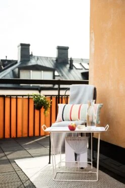 Maze Minnie Mae Tisch Mit Zeitschriftenständer, Weiß 6 Maze Minnie Mae Tisch Mit Zeitschriftenständer, Weiß -Gubi || Hay || &Tradition Verkäufe maze minnie mae tisch mit zeitschriftenstander 6