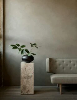 Menu Plinth Podest, Kunis Breccia -Gubi || Hay || &Tradition Verkäufe menu plinth pedestal kunis breccia 4