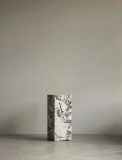 Menu Plinth Podest, Calacatta Viola 8 Menu Plinth Podest, Calacatta Viola -Gubi || Hay || &Tradition Verkäufe menu plinth pedestal kunis breccia 9