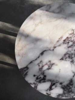 New Works Florence Beistelltisch 50 Cm, Weiß Viola Marmor / Weiß 8 New Works Florence Beistelltisch 50 Cm, Weiß Viola Marmor / Weiß -Gubi || Hay || &Tradition Verkäufe new works florence beistelltisch 50 cm 13