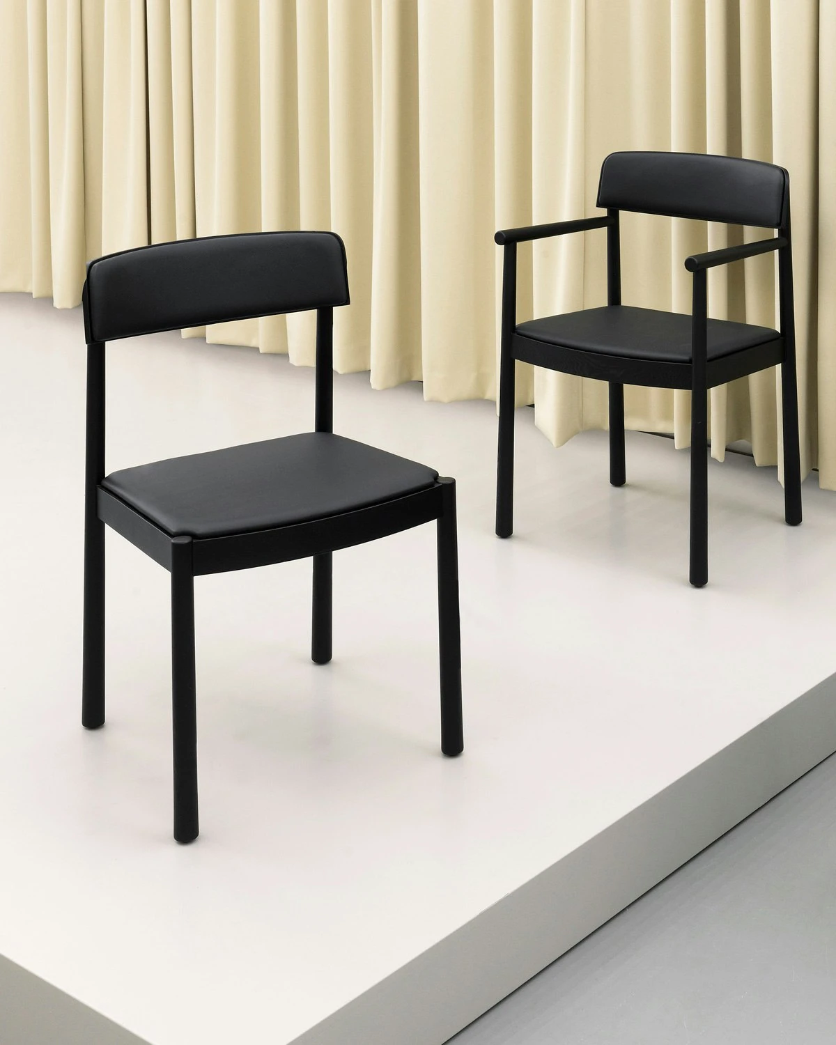 Normann Copenhagen Timb Stuhl, Ultra Leather, Schwarz / Schwarz 3 Normann Copenhagen Timb Stuhl, Ultra Leather, Schwarz / Schwarz – Bild 3