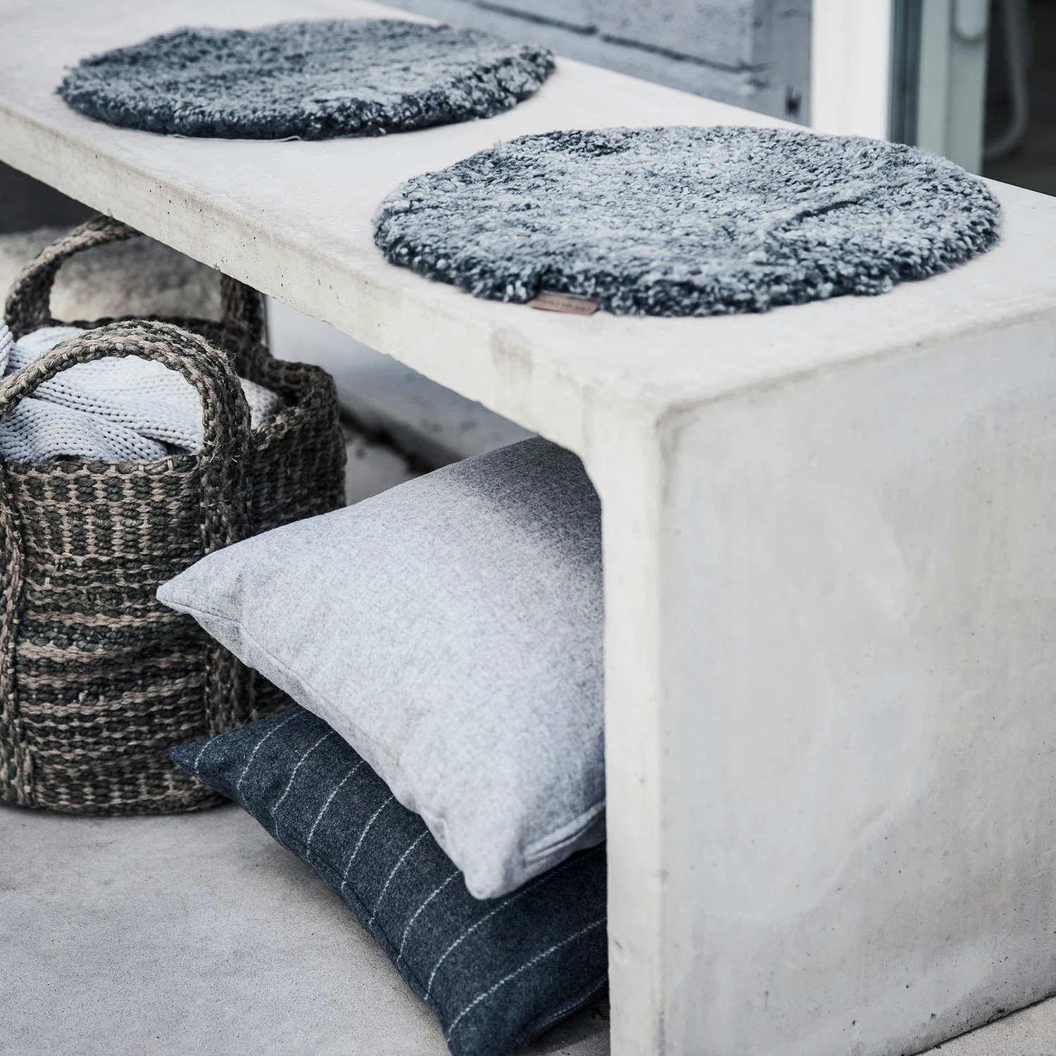 Shepherd Ida Sitzkissen Ungepolstert 38 Cm, Black Graphite 2 Shepherd Ida Sitzkissen Ungepolstert 38 Cm, Black Graphite – Bild 2