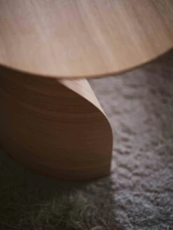 Swedese Savoa Beistelltisch Ø54 Cm, Geölte Eiche -Gubi || Hay || &Tradition Verkäufe swedese savoa bord 64cm hojd 45cm 32