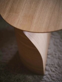 Swedese Savoa Beistelltisch Ø54 Cm, Geölte Eiche -Gubi || Hay || &Tradition Verkäufe swedese savoa bord 64cm hojd 45cm 34