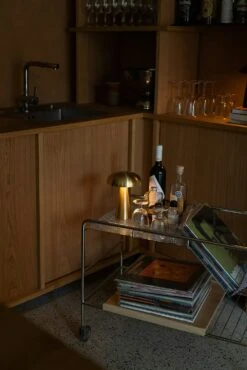 &Tradition Alima NDS1 Servierwagen, Eiche / Chrom -Gubi || Hay || &Tradition Verkäufe tradition alima trolley nds1 chrome lacquered oak 3