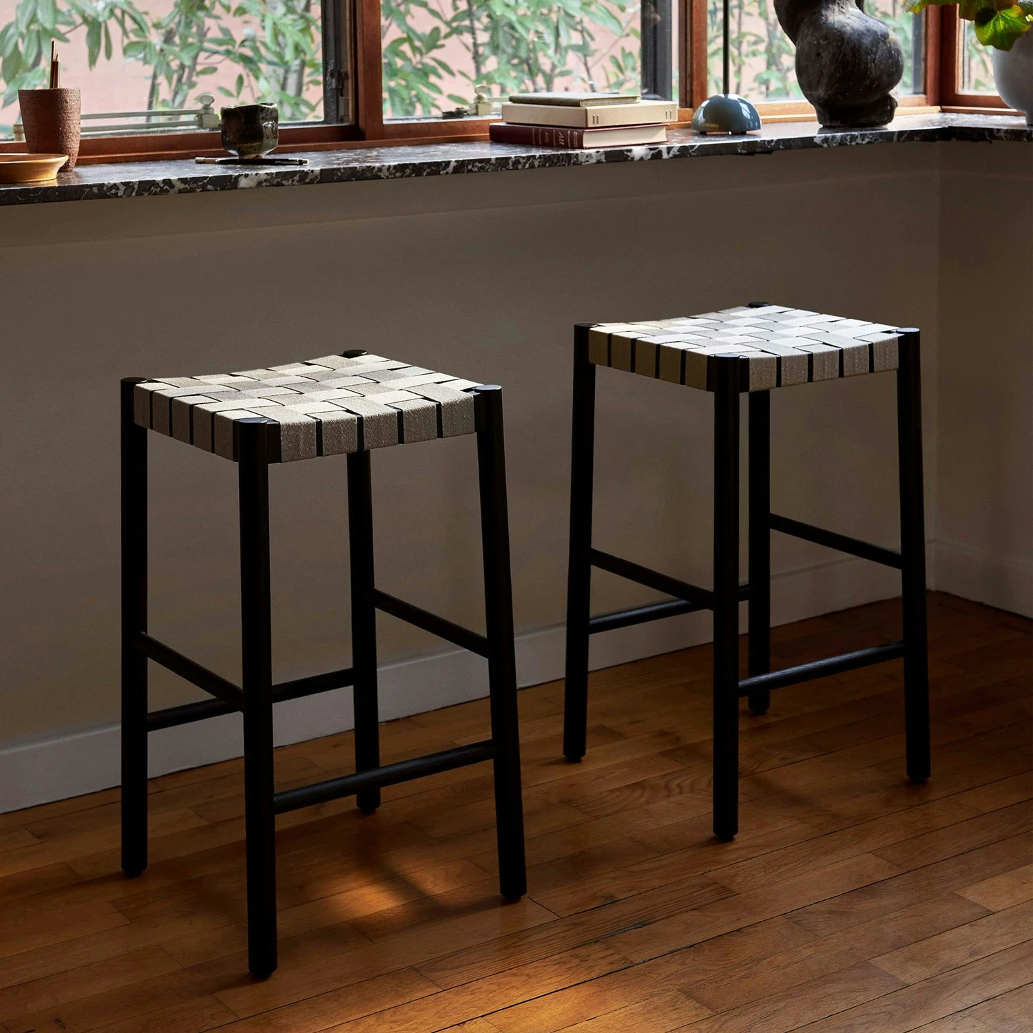 &Tradition Betty Barhocker TK7, Schwarz / Natürlich 3 &Tradition Betty Barhocker TK7, Schwarz / Natürlich – Bild 3