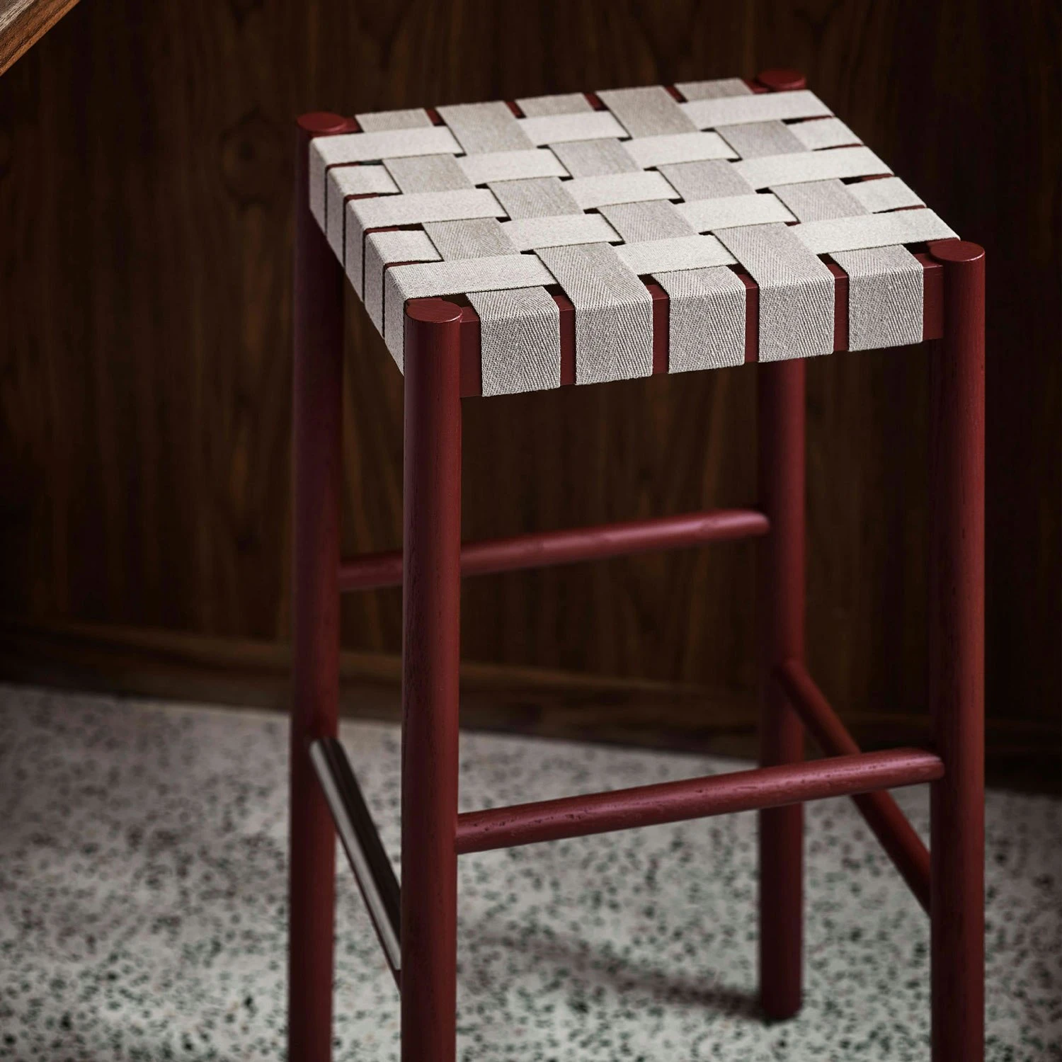 &Tradition Betty TK7 Barhocker TK7, Maroon / Natürlich 2 &Tradition Betty TK7 Barhocker TK7, Maroon / Natürlich – Bild 2