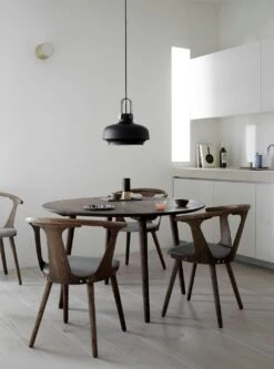 &Tradition In Between Stuhl Sk1, In Geöltem Walnussholz -Gubi || Hay || &Tradition Verkäufe tradition in between stuhl sk1 17