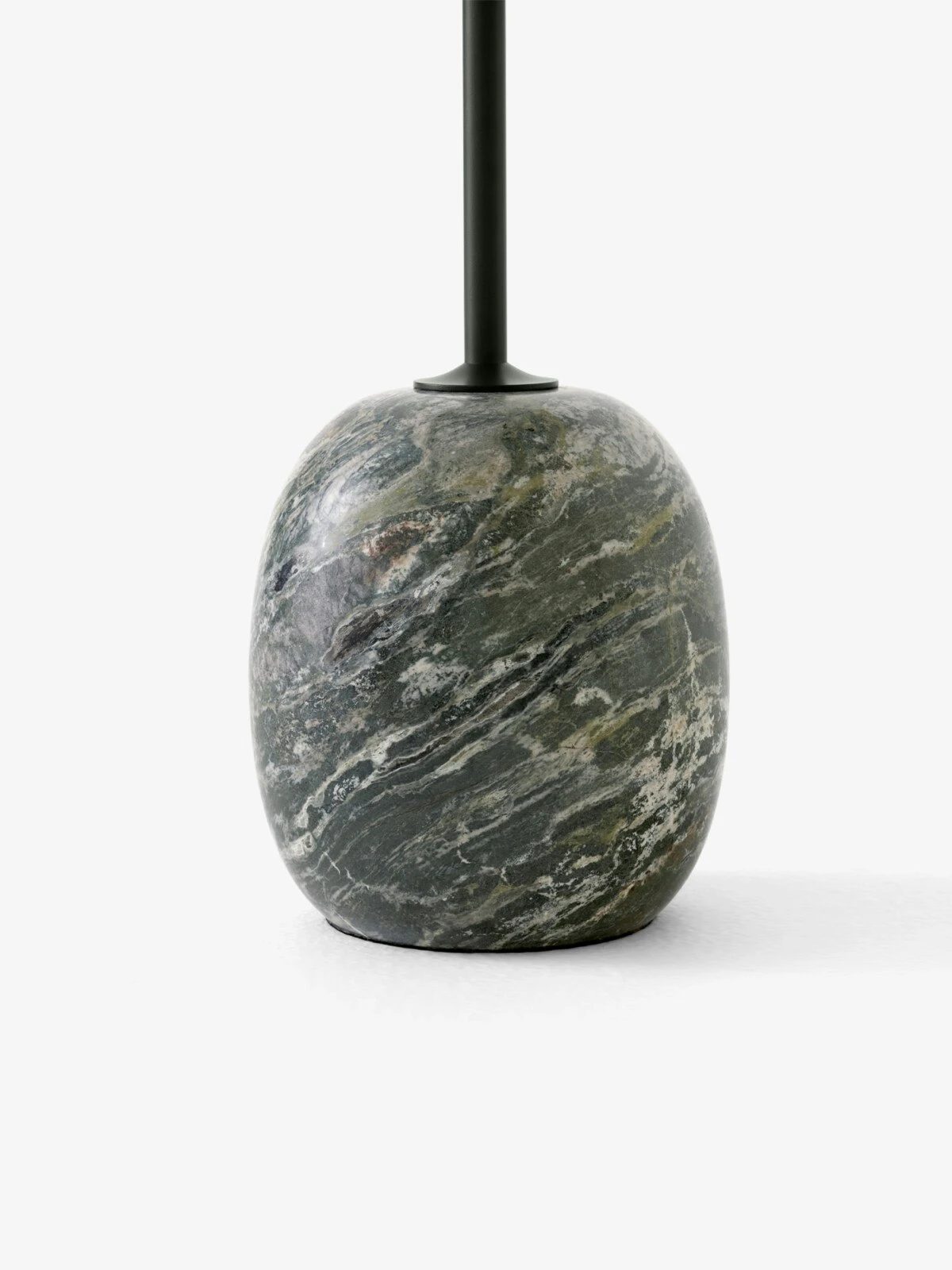 &Tradition Lato LN9 Oval Tisch, Tiefgrün / Verde Alpi Marble 5 &Tradition Lato LN9 Oval Tisch, Tiefgrün / Verde Alpi Marble – Bild 5