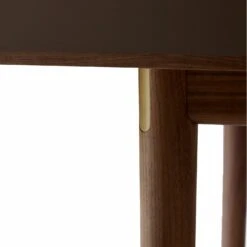 &Tradition Patch HW2 Tisch 240x100, Messing / Cacao Orinoco / In Geöltem Walnussholz -Gubi || Hay || &Tradition Verkäufe tradition patch hw2 tisch 240x100 6