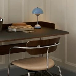 &Tradition Pavilion AV17 Schreibtisch, Iron / Walnut / Chrome Legs 10 &Tradition Pavilion AV17 Schreibtisch, Iron / Walnut / Chrome Legs -Gubi || Hay || &Tradition Verkäufe tradition pavilion av17 schreibtisch 10