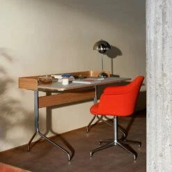 &Tradition Pavilion AV17 Schreibtisch, Mushroom / Oak / Chrome Leg 9 &Tradition Pavilion AV17 Schreibtisch, Mushroom / Oak / Chrome Leg -Gubi || Hay || &Tradition Verkäufe tradition pavilion av17 schreibtisch 5