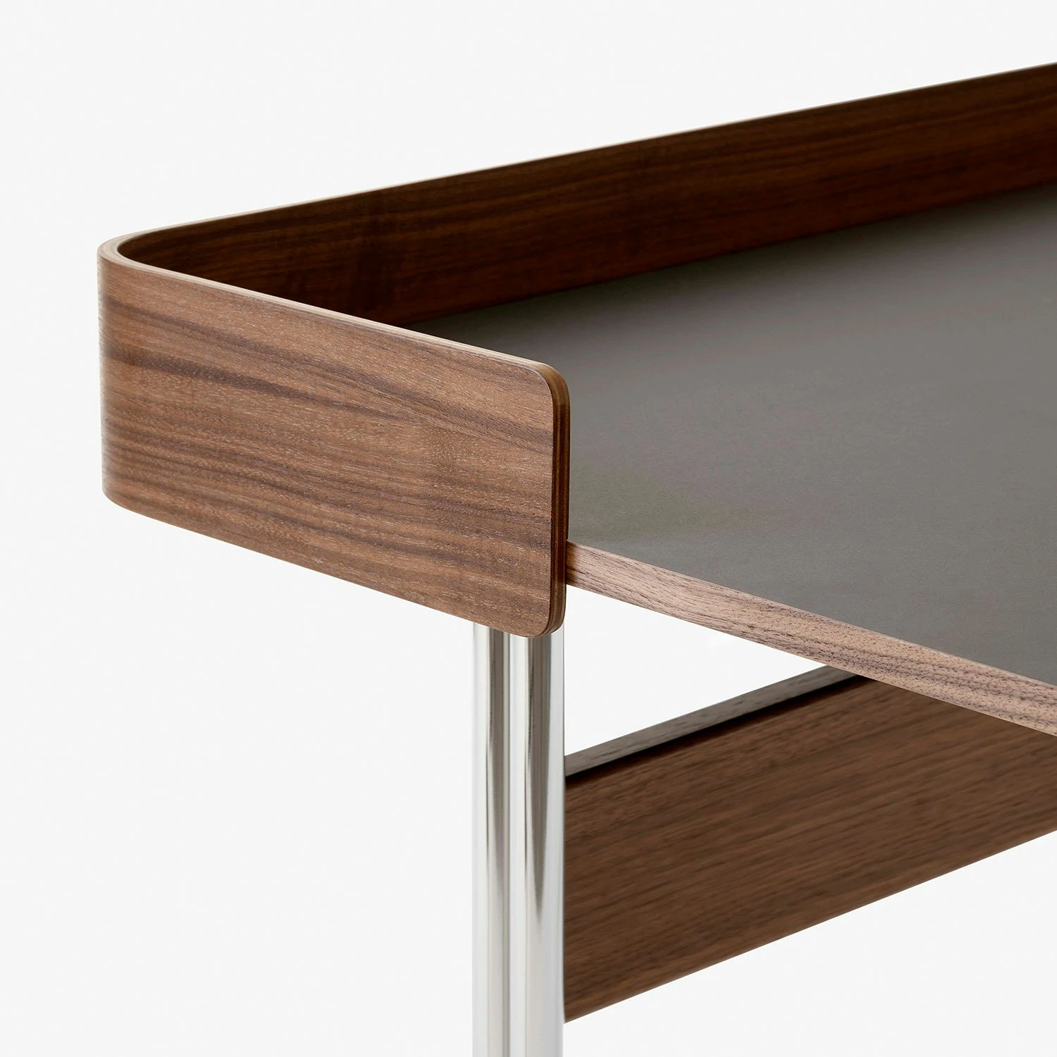 &Tradition Pavilion AV17 Schreibtisch, Iron / Walnut / Chrome Legs 2 &Tradition Pavilion AV17 Schreibtisch, Iron / Walnut / Chrome Legs – Bild 2