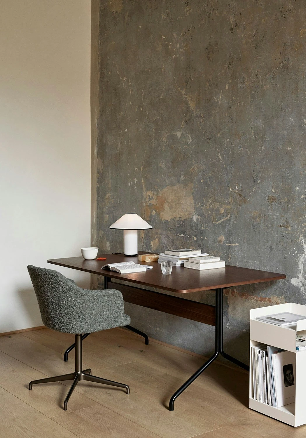 &Tradition Pavilion AV18 Esstisch 160x90 Cm, Walnussfarben/Schwarz 3 &Tradition Pavilion AV18 Esstisch 160x90 Cm, Walnussfarben/Schwarz – Bild 3