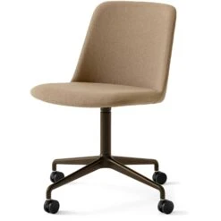&Tradition Rely Stuhl HW23 Swivel, Brüniert / Hallingdal 224 Dunkelbeige