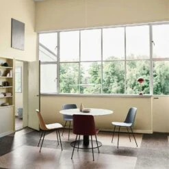 &Tradition Rely Stuhl HW6, Brüniert / Hellblau 5 &Tradition Rely Stuhl HW6, Brüniert / Hellblau -Gubi || Hay || &Tradition Verkäufe tradition rely stuhl hw6 bruniert 7