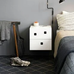 Neu eingetroffen -Gubi || Hay || &Tradition Verkäufe zweed peep s1 nachttisch slate grey oak 1